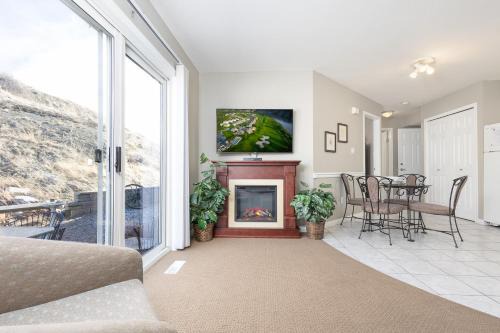 Paradise Canyon Golf Resort - Luxury Condo M403