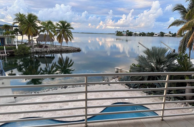 PARADISE on Sugarloaf Key! 704-650-8105 Summer and Fall low rates.