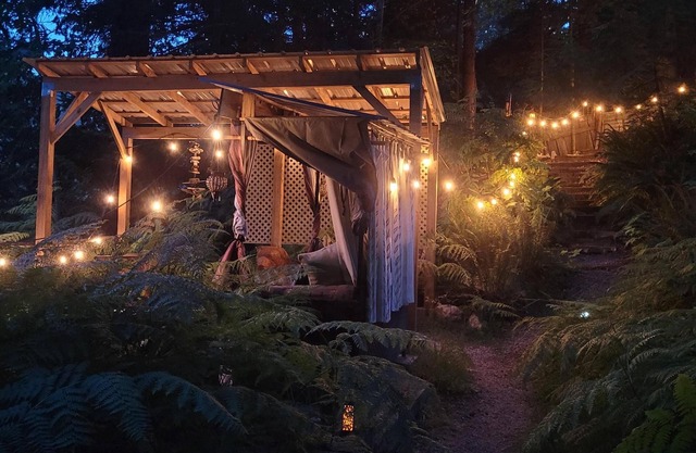 Paradise on the Mighty Fraser River surrounded by woodland gardens.