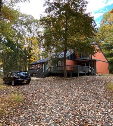 Paradise Uncovered Chalet Near Lake