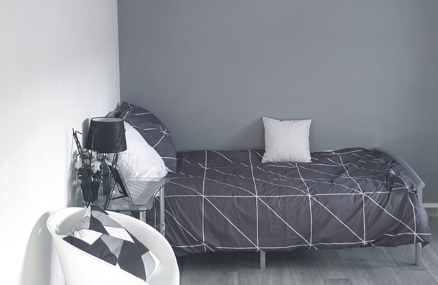Paris(12mn), Orly(10mn), Superb spacious room