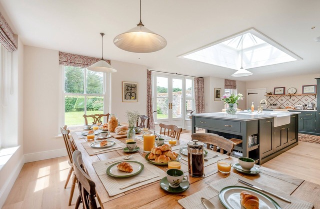 Park Farmhouse - Seven Bedroom House, Sleeps 14