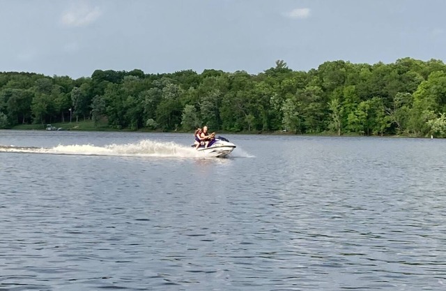 Park model at Flickabirds Resort! Golf cart, Boat and jet ski rental available!