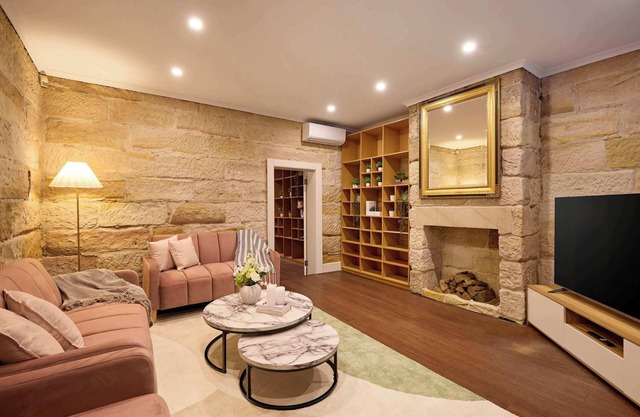 Parking on Cathedral St House | 5min to Finger Wharf & Royal Botanic