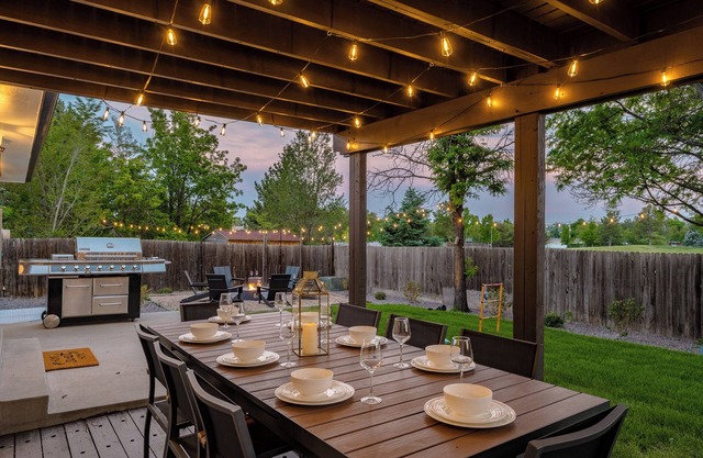 Parkside Retreat - NEW, HotTub, PoolTable & FirePit