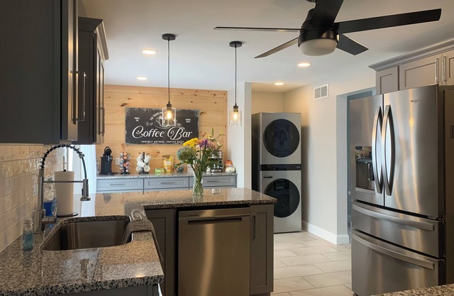 Parrot Bay Ranchern3 Bedroom 2 Full BathnEV Charging StationnWiFi , central HVAC