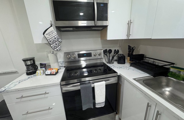 Pasadena Lakes Retreat 2 beds studio in charming Pembroke Pines