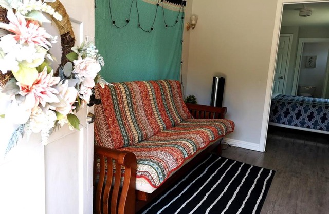 Pasadena suite with private entrance