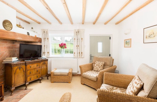 Pass the Keys | Traditional Comfy 2 Bed in Alderminster