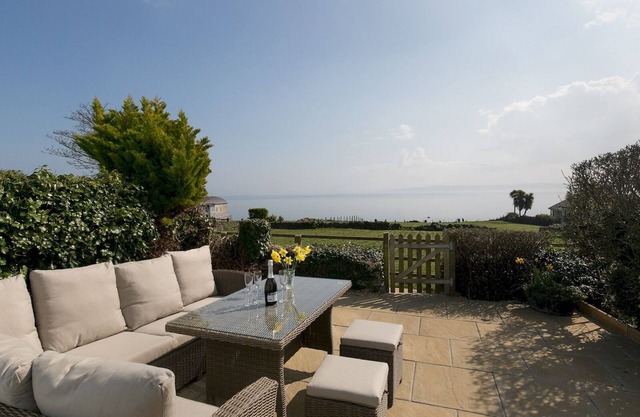 Pass the Keys | Cozy 3 Bedroom Cottage with stunning Sea View
