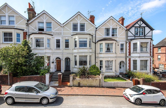 Pass the Keys | Perfectly located flat