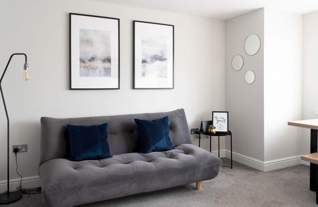 Pass the Keys | Lovely, comfortable 2-bed Braehead - free parking