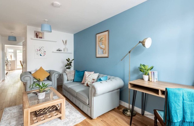 Pass the Keys | Modern 3 Bed + Parking in Oxford nr. JR Hospital