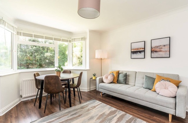 Pass the Keys | Stylish Apt in quiet cul de sac