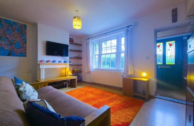 Pass the Keys | tCharming Home Near Thames & DLR