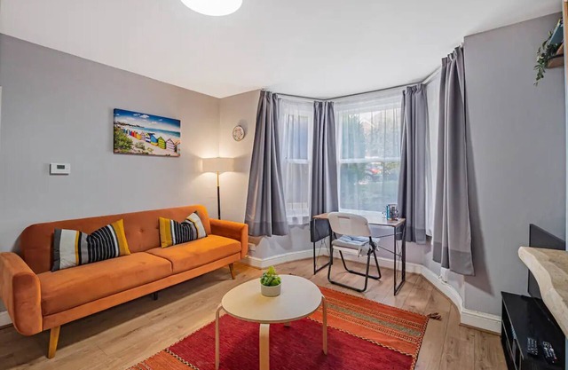 Pass the Keys | Tulse Hill - 1BD w/beautiful private garden