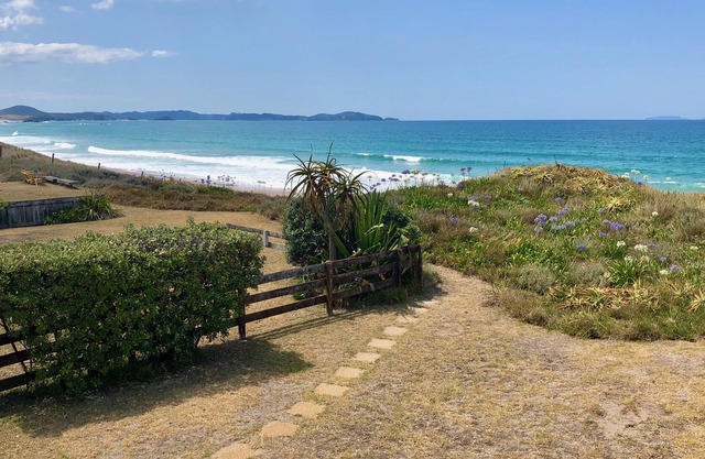 Pataua North beach front (min. 7 nights)