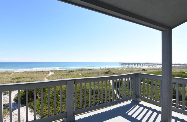 Patch of Paradise - Oceanfront duplex, sleeps 9