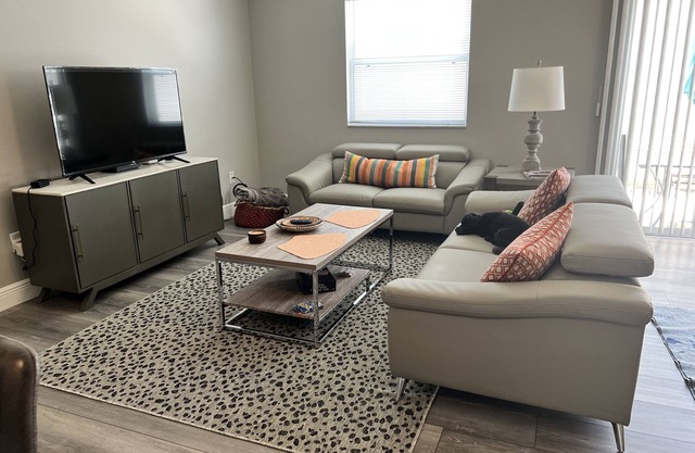Patio Villa, 5 min to Lake Sumter Landing with Golf Car. Village of Ashland