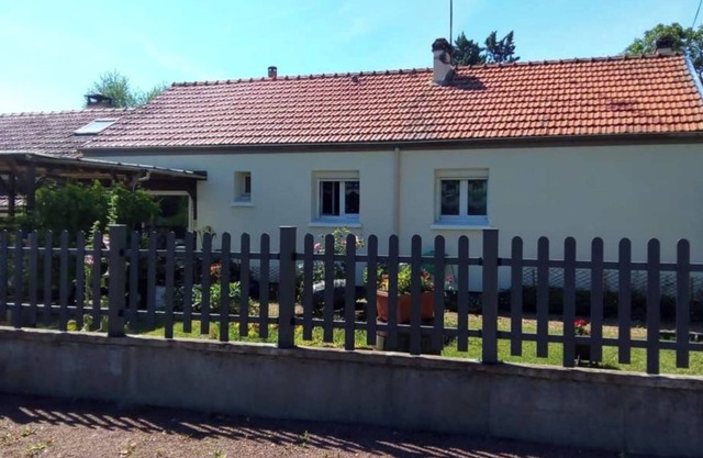 Paule's little house. Gîte* Amilly. Breakfast/romantic options