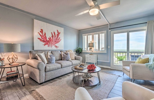 PCB Beachfront 'Coastal Abode' at Pinnacle Port!