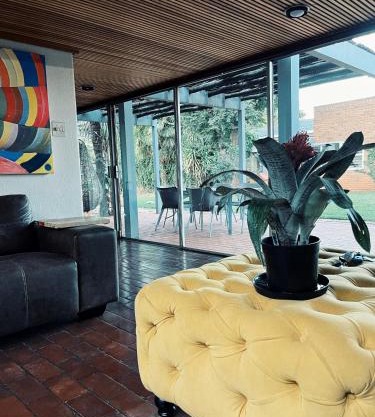 Peaamb GuestHouse - Springs Golf Club