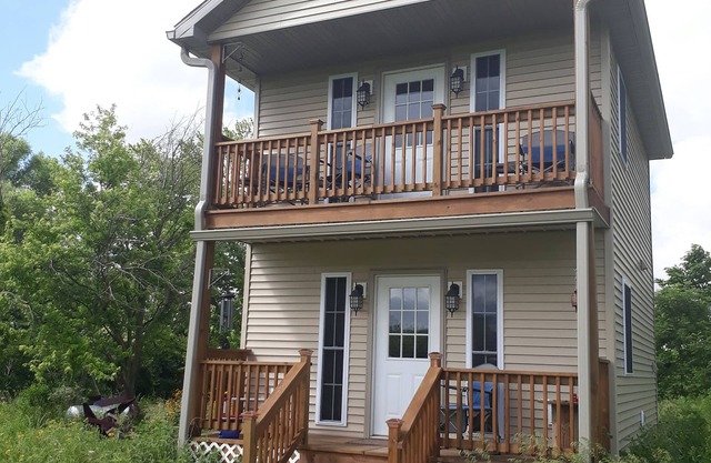 Peace on the Prairie Too - Tiny House, Pets Allowed, No cleaning fee.