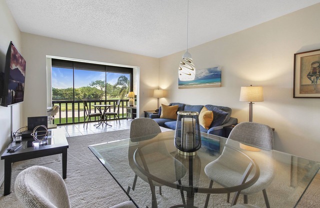 Peaceful 1bed/1bath Condo Golf & Lake views in the Meadows
