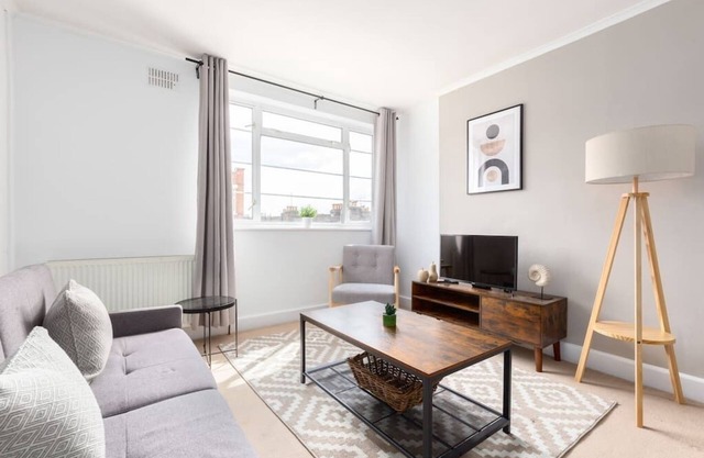 Peaceful 2 Bed Flat in Chiswick