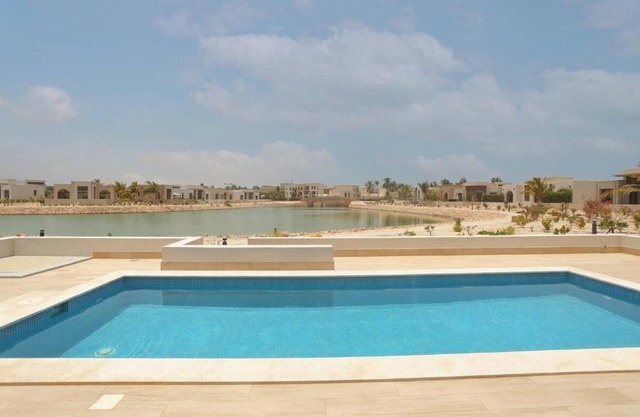 Peaceful 2-Bedroom Pool Escape