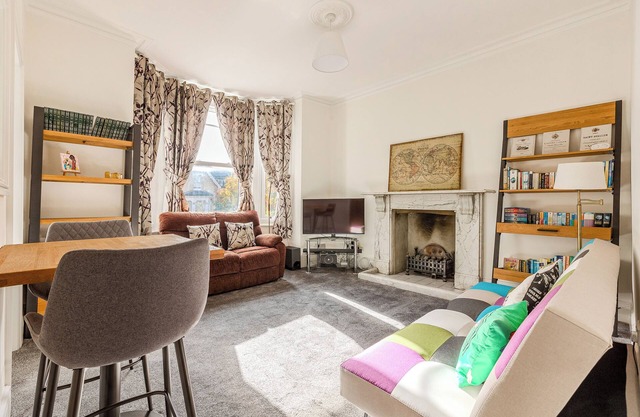 Peaceful 2BR MultiLVL apartment in Streatham