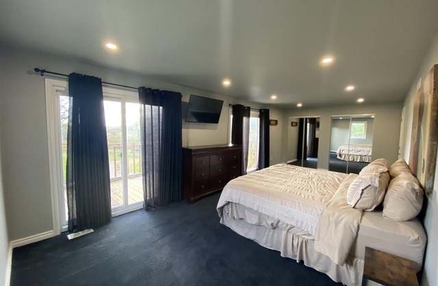 Peaceful 3 bedroom apartment on the water