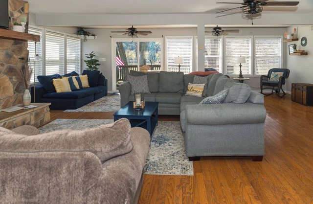 Peaceful 3BR Riverfront - Hot Tub, River Access, Views, Pet Friendly w/Fee