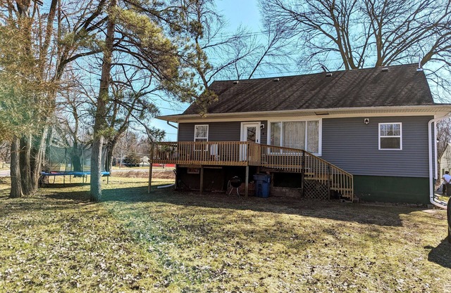Peaceful 4-bedroom house, sleeps 9, with WiFi and AC in East Moline