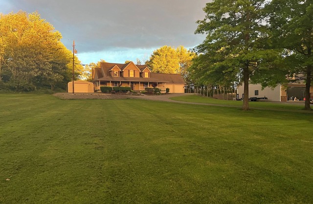 Peaceful 5-bedroom secluded country home close to 2 ski resorts & attractions