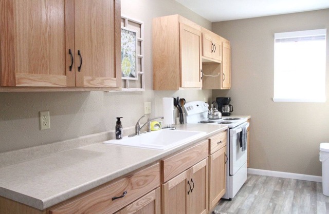 Peaceful and beautiful 2 bedroom 1 bathroom condo with full kitchen.
