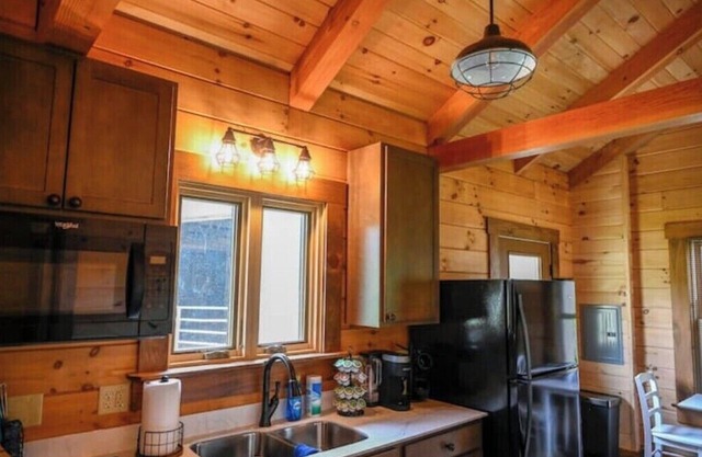 Peaceful and cozy equestrian saturated retreat