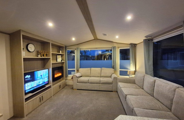 Peaceful and fun family stay with entertainment, swimming and more. Dogs welcome