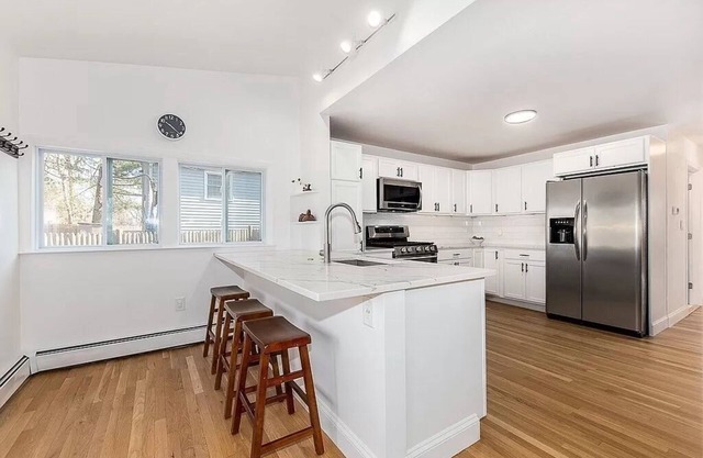 Peaceful and Serene House with Mature Trees and Easy Access to Highways