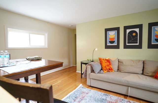 Peaceful Brownstone Apt w/Private Patio - 4 Min Walk to MICA