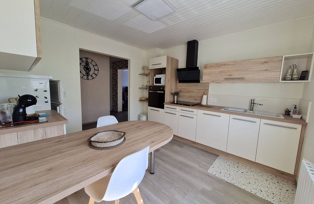Peaceful Country House with River Views, Near Verdun - Sleeps 5