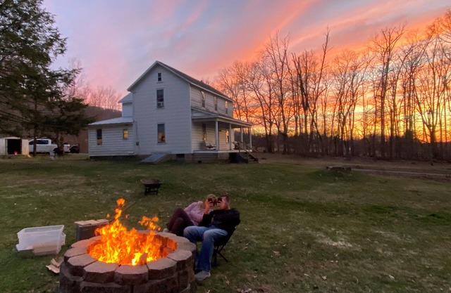 Peaceful Country Farmhouse Located in a Private Nature Setting