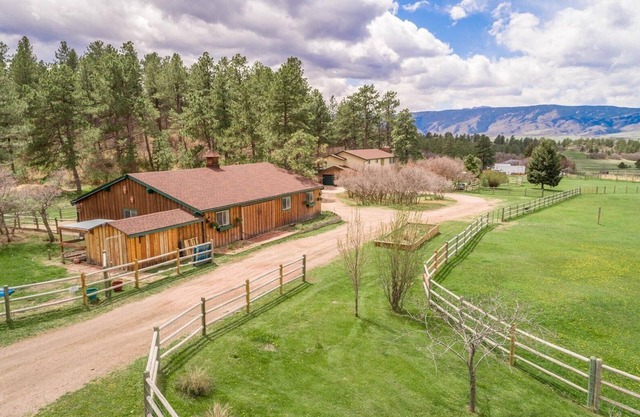 Peaceful country setting close to city comforts - hot tub and goat family onsite