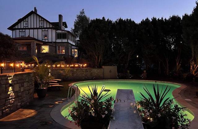 Peaceful escape! PRIVATE 1BR apt w/stone FP, pool & pickleball court.