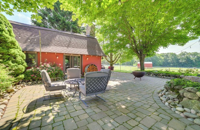 Peaceful Farmhouse w/Fire Pit: Near Town & Lake!