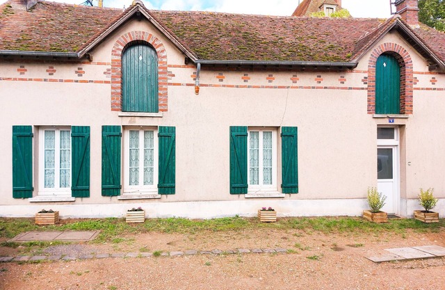 Peaceful retreat in nature near Chartres