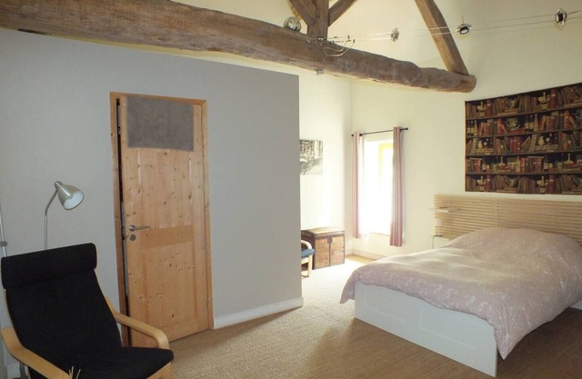 Peaceful Ground-Floor Suite w/Garden + Hot Tub