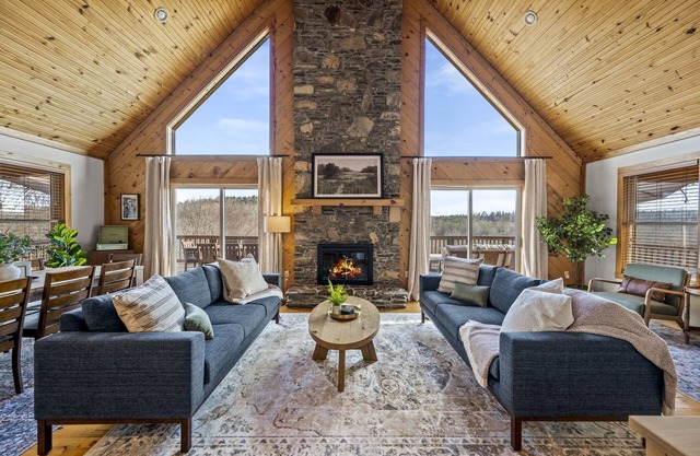 Peaceful KY Getaway, Winter Nights by the Fire, Spacious & Clean, Near MCNP