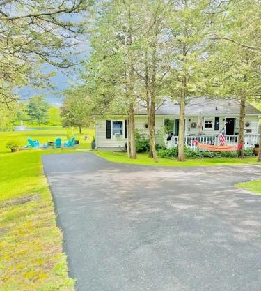 Peaceful Lakefront Getaway Upstate Escape