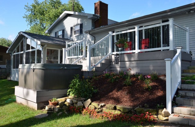 Peaceful lakefront home perfect for families - 2 1/2 hours from Chicago